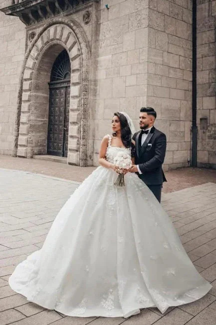 Charming Ball Gown Lace Square Sleeveless White Wedding Dresses With Appliques - Image 4