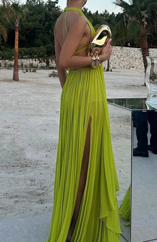 Chic Halter Ruched/Pleats Maxi Prom Dresses - Image 3
