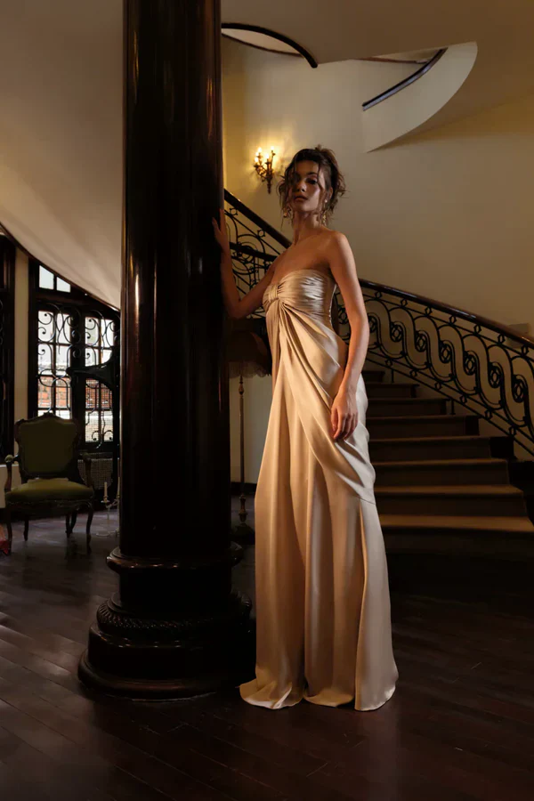 Elegant Strapless Ruched Floor-Length Backless Dress - Image 4
