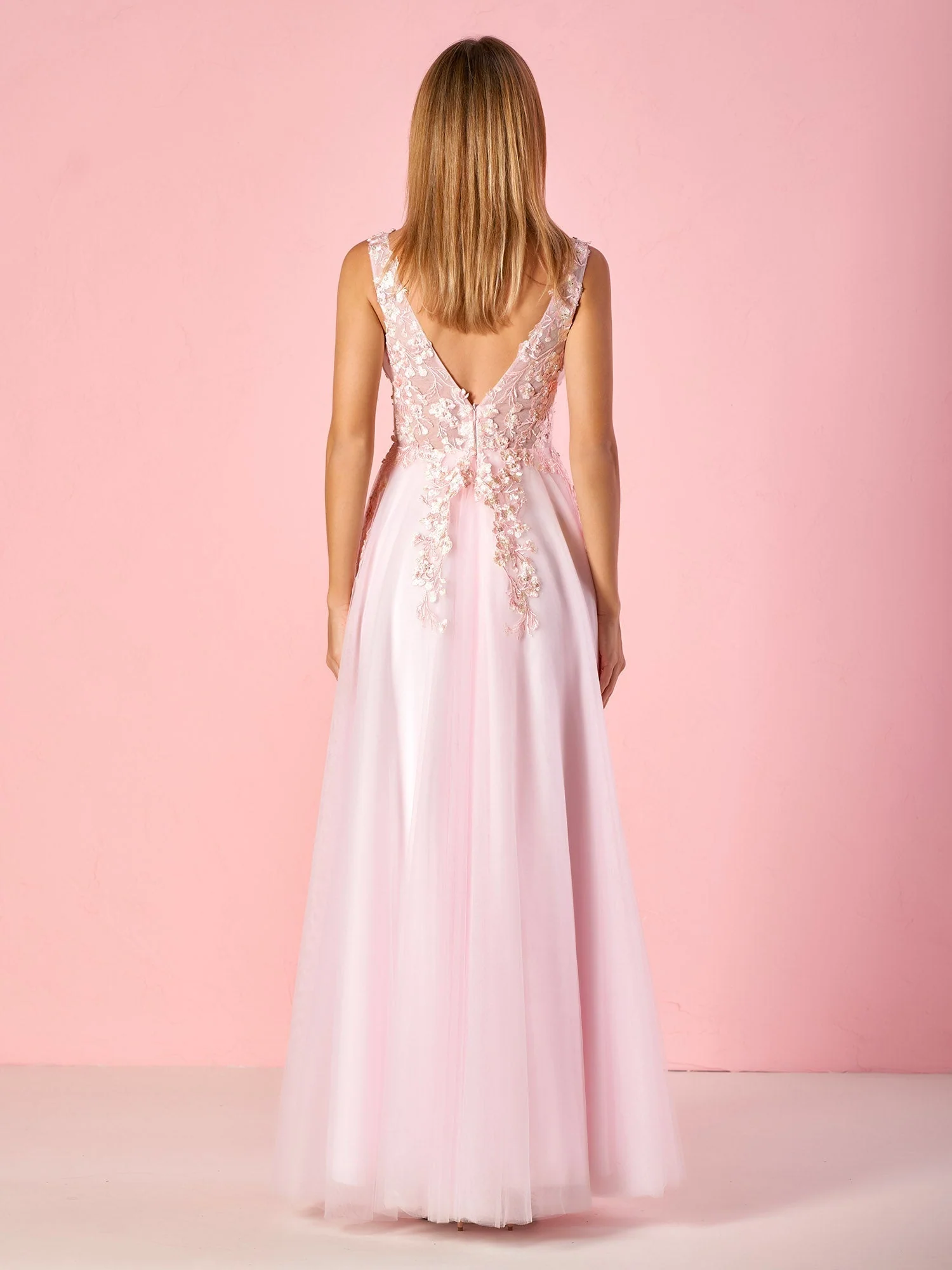 Elegant A-line V-Neck Tulle Floor-Length Prom Dress with Lace Appliques - Image 2