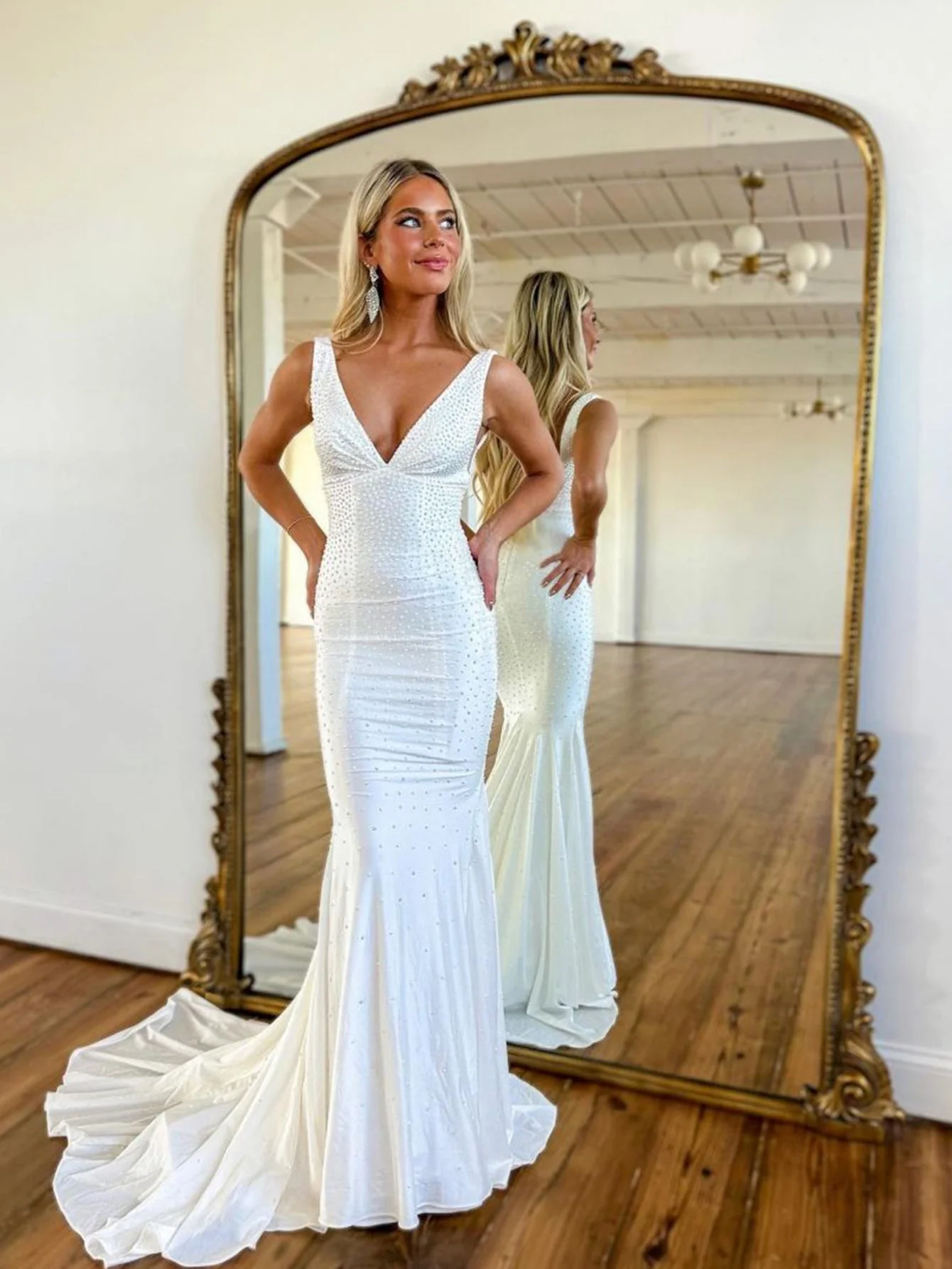 Mermaid Deep V-Neck Beaded Satin Long Prom Dress - Image 4