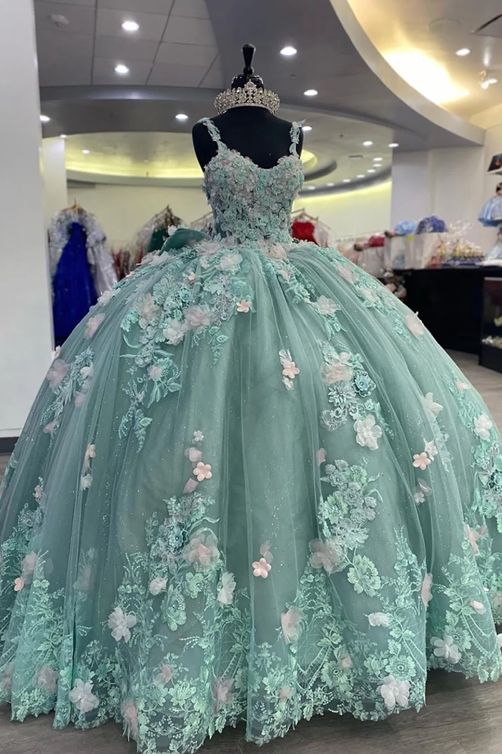 Sweetheart Tulle Ball Gown Quinceanera Dress with Appliques - Image 3