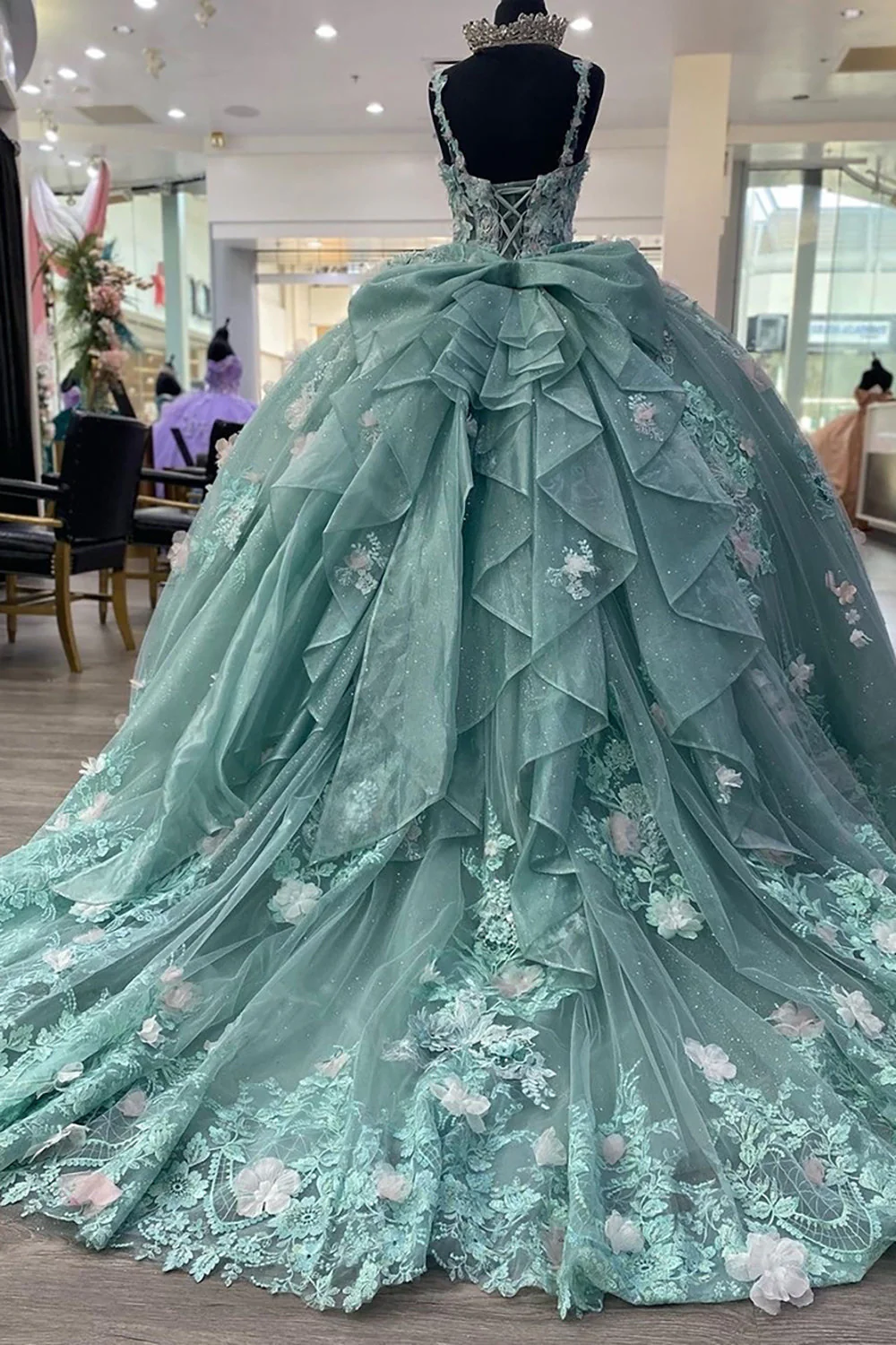 Sweetheart Tulle Ball Gown Quinceanera Dress with Appliques - Image 4