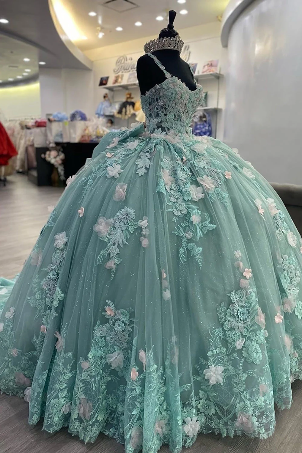 Sweetheart Tulle Ball Gown Quinceanera Dress with Appliques - Image 5