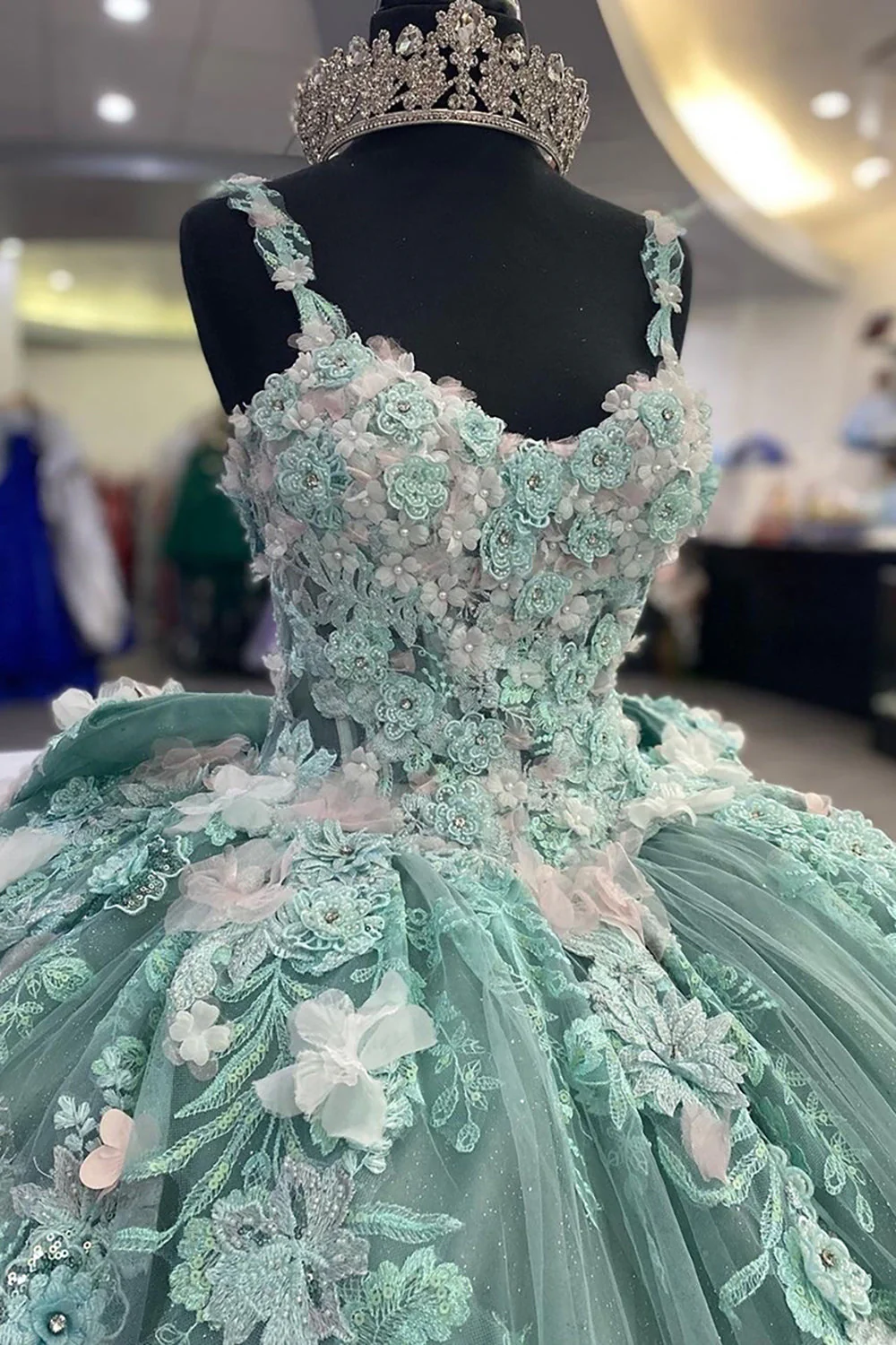 Sweetheart Tulle Ball Gown Quinceanera Dress with Appliques - Image 7