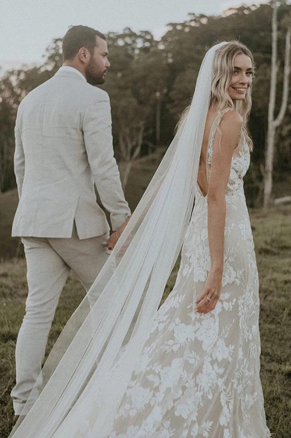 Sheath V-neck Lace Wedding dresses With Chapel Train, Wedding Gowns - Image 4